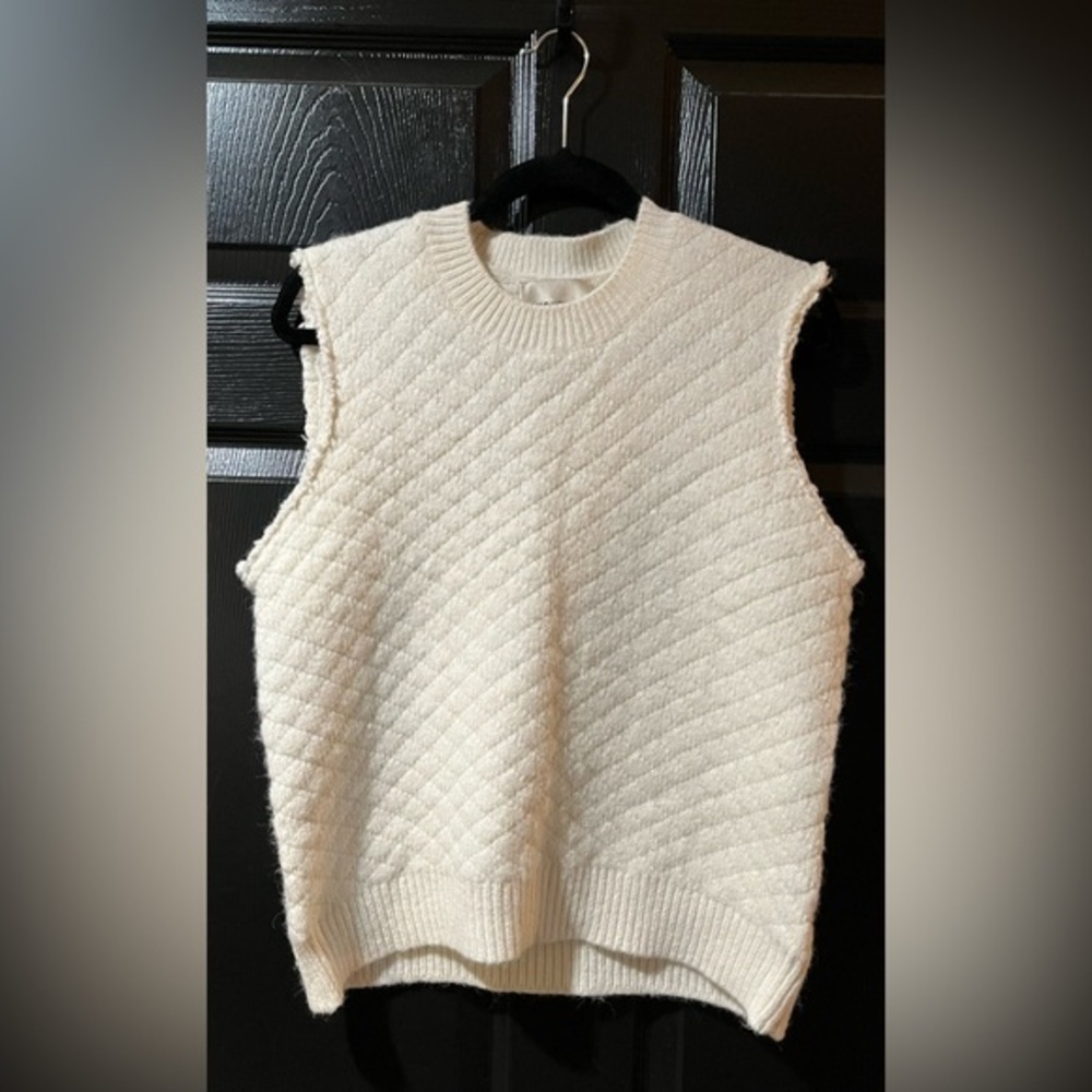 INDUSTRY Quilted Raw Edge Sweater Vest